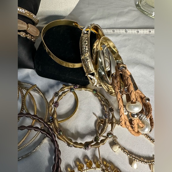 Large group of goldtone neutral style bracelets - Picture 5 of 6